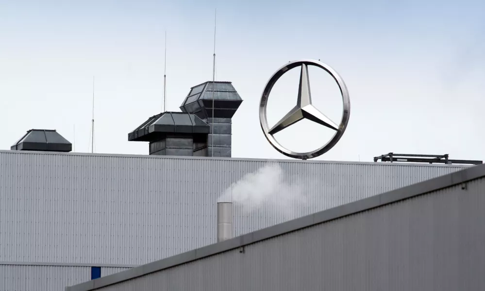 FILED - 15 July 2020, Brandenburg, Ludwigsfelde: A Mercedes star from Mercedes-Benz-Ludwigsfelde is pictured above the halls on the industrial estate. German automotive company Mercedes-Benz said on Thursday that the company plans to cut costs following weakening business Photo: Soeren Stache/dpa-Zentralbild/dpa