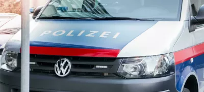 KG56D2 New Austrian Federal Police Van parked, Vienna Austria, 2.11.2017 Foto: Reuters/Alamy