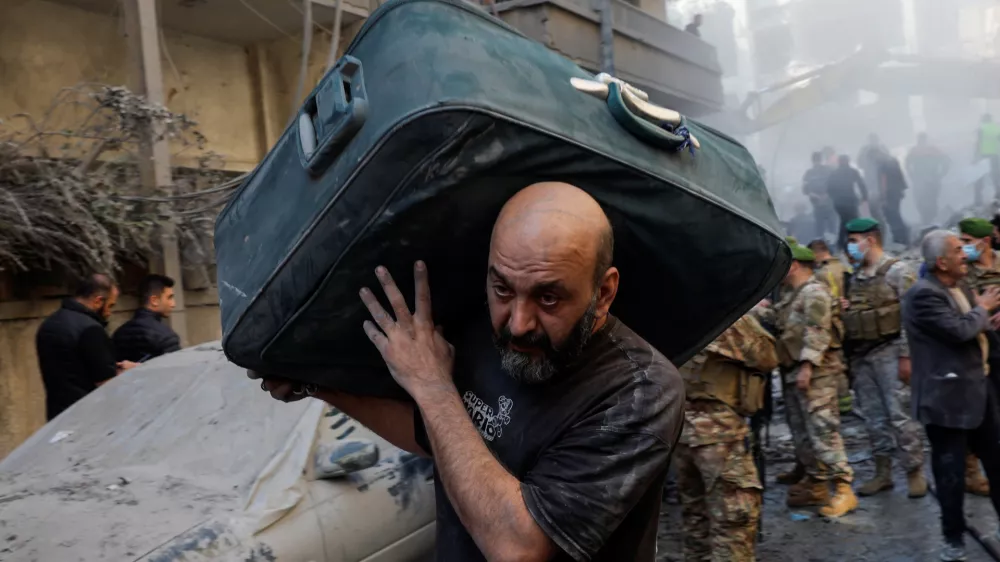 A man carrying his belongings leaves the area of an Israeli strike in Beirut's Basta neighbourhood, amid the ongoing hostilities between Hezbollah and Israeli forces, Lebanon November 23, 2024. REUTERS/Adnan Abidi