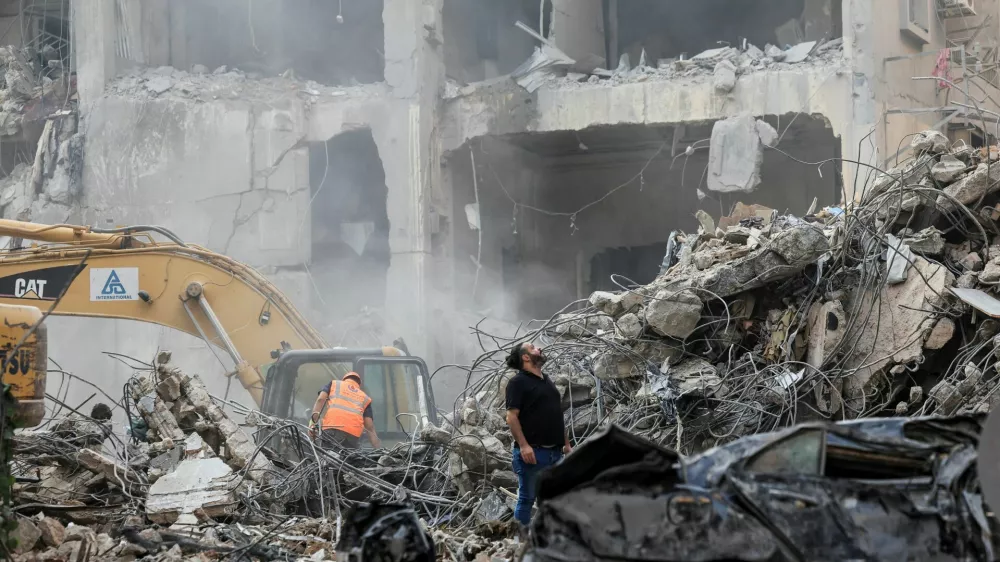 Civil defense members and rescuers work at the site of an Israeli strike in Beirut's Basta neighbourhood, amid the ongoing hostilities between Hezbollah and Israeli forces, Lebanon November 23, 2024. REUTERS/Thaier Al-Sudani   TPX IMAGES OF THE DAY