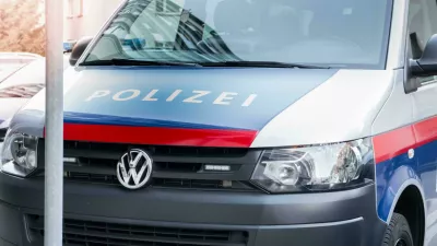 KG56D2 New Austrian Federal Police Van parked, Vienna Austria, 2.11.2017 Foto: Reuters/Alamy