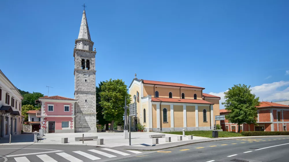 Nov TIC Sežana je svoj prostor našla v roza hiši na Trgu svobode. F TIC Sežana