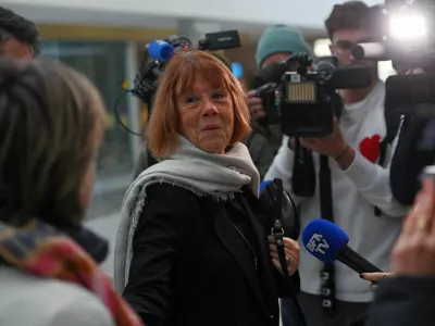 Frenchwoman Gisele Pelicot, the victim of an alleged mass rape orchestrated by her then-husband Dominique Pelicot at their home in the southern French town of Mazan, arrives in court surrounded by journalists as prosecutors say what sentences they are seeking in the trial for Dominique Pelicot and 50 co-accused, at the courthouse in Avignon, France, November 26, 2024. REUTERS/Alexandre Dimou