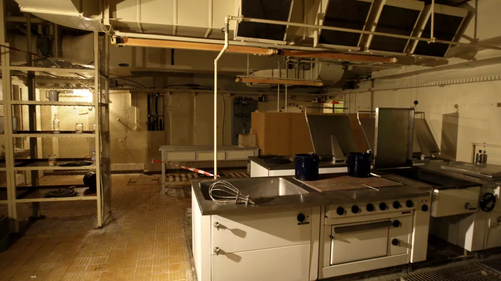 A kitchen inside the so-called 'Honecker Bunker' is pictured in Prenden some 50 kilometres north of the German capital Berlin, August 1, 2008. The bunker officially called 'Objekt 17/5001', finished in the year 1983, has around 400 rooms at 6500 square metres on three floors and is opened to the public for the next three months.   REUTERS/Tobias Schwarz   (GERMANY)