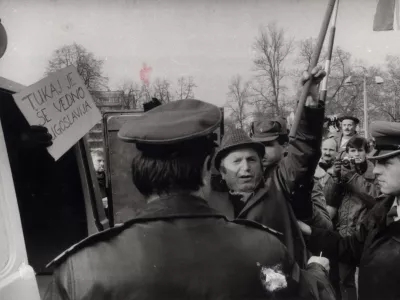 - Miting resnice - 1. december1989 Ljubljana božur milica