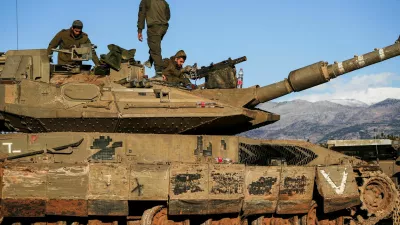 Israeli soldiers work on a tank, amid cross-border hostilities between Hezbollah and Israel, by Israel's border with Lebanon in northern Israel, November 26, 2024. REUTERS/Ayal Margolin  ISRAEL OUT. NO COMMERCIAL OR EDITORIAL SALES IN ISRAEL   TPX IMAGES OF THE DAY