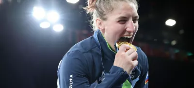 Andreja Leški je letos v Parizu postala tretja slovenska zlata olimpijka v judu. Uspehi v trofejni športni panogi pa ne prinašajo miru, temveč prepire, v katere se je z vnovično angažiranostjo vmešal dolgoletni predsednik slovenskega juda in osem let prvi mož slovenskega športa Bogdan Gabrovec. Foto: Reuters