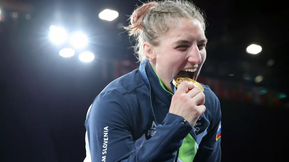 Andreja Leški je letos v Parizu postala tretja slovenska zlata olimpijka v judu. Uspehi v trofejni športni panogi pa ne prinašajo miru, temveč prepire, v katere se je z vnovično angažiranostjo vmešal dolgoletni predsednik slovenskega juda in osem let prvi mož slovenskega športa Bogdan Gabrovec. Foto: Reuters