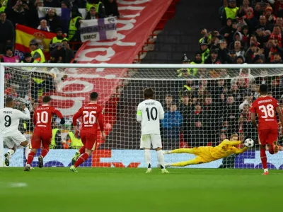 Soccer Football - Champions League - Liverpool v Real Madrid - Anfield, Liverpool, Britain - November 27, 2024 Real Madrid's Kylian Mbappe has his penalty kick saved by Liverpool's Caoimhin Kelleher REUTERS/Molly Darlington   TPX IMAGES OF THE DAY