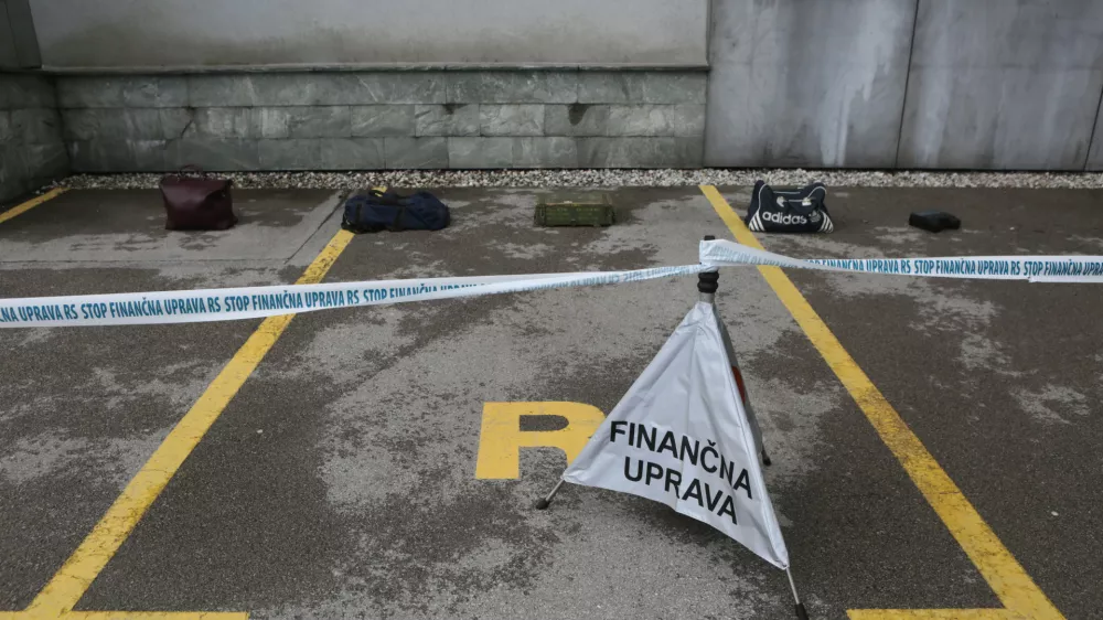 ﻿- simbolična fotografija - rezervirano parkirišče - - - 13.04.2018 - Finančna uprava RS (FURS) - Dan odprtih vrat uradov Finančne uprave RS -  //FOTO: Luka Cjuha.