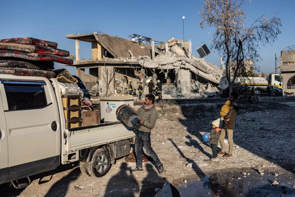 28 November 2024, Syria, Atarib: A family prepares to evacuate after their home was damaged in a Syrian regime airstrike that targeted the city of Atarib in the Aleppo countryside. Photo: Anas Alkharboutli/dpa