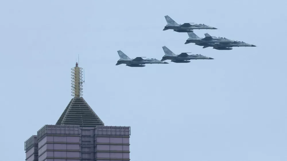 FILE PHOTO: Taiwan's Air Force jets fly past in formation during the inauguration ceremony of Taiwan's new President Lai Ching-te, in Taipei, Taiwan May 20, 2024. REUTERS/Ann Wang/File Photo