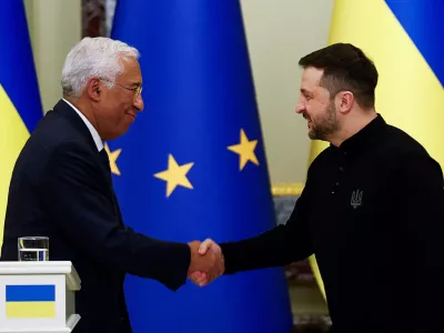 Ukraine's President Volodymyr Zelenskiy shakes hands with European Council President Antonio Costa, during a joint press conference, amid Russia's attack on Ukraine, in Kyiv, Ukraine, December 1, 2024. REUTERS/Alina Smutko   TPX IMAGES OF THE DAY