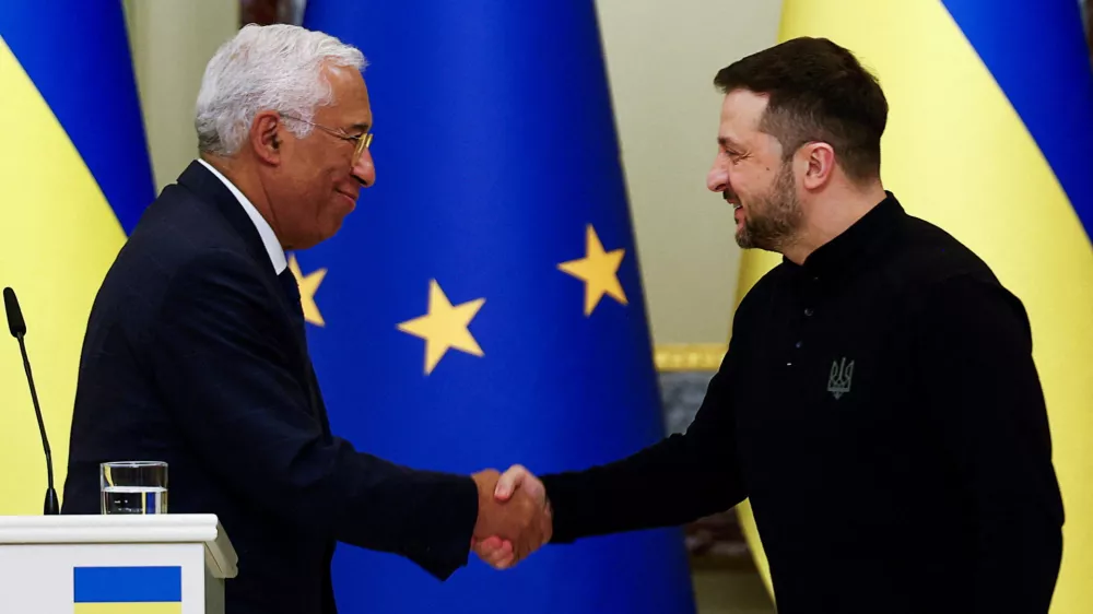 Ukraine's President Volodymyr Zelenskiy shakes hands with European Council President Antonio Costa, during a joint press conference, amid Russia's attack on Ukraine, in Kyiv, Ukraine, December 1, 2024. REUTERS/Alina Smutko   TPX IMAGES OF THE DAY