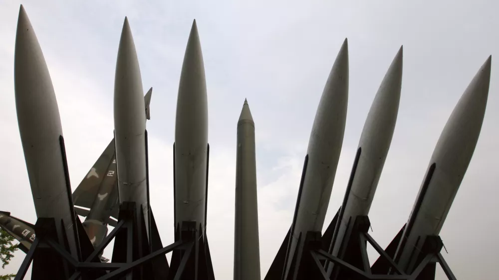 ﻿A mock scud missile (C) and South Korean missiles are displayed at the War Memorial of Korea in Seoul July 4, 2009. North Korea fired five ballistic missiles on Saturday, South Korea's defence ministry said, in an act of defiance towards the United States that further stoked regional tensions already high due to its nuclear test in May. REUTERS/Lee Jae-Won (SOUTH KOREA MILITARY POLITICS) - RTR25AZU