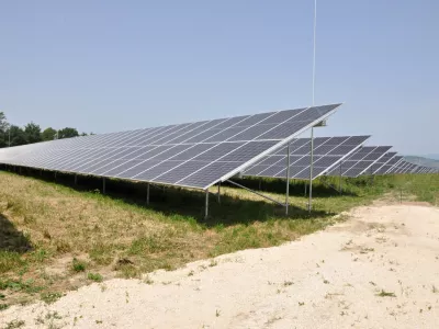 Brezice, vodno zajetje ob hidroelektrarni Brezice.Odprtje velike soncne elektrarne ob hidroelektrarni Brezice.