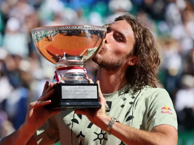 Tennis - ATP Masters 1000 - Monte Carlo Masters - Monte-Carlo Country Club, Roquebrune-Cap-Martin, France - April 17, 2022 Greece's Stefanos Tsitsipas celebrates, kissing the trophy after winning the final match against Spain's Alejandro Davidovich Fokina REUTERS/Denis Balibouse   TPX IMAGES OF THE DAY