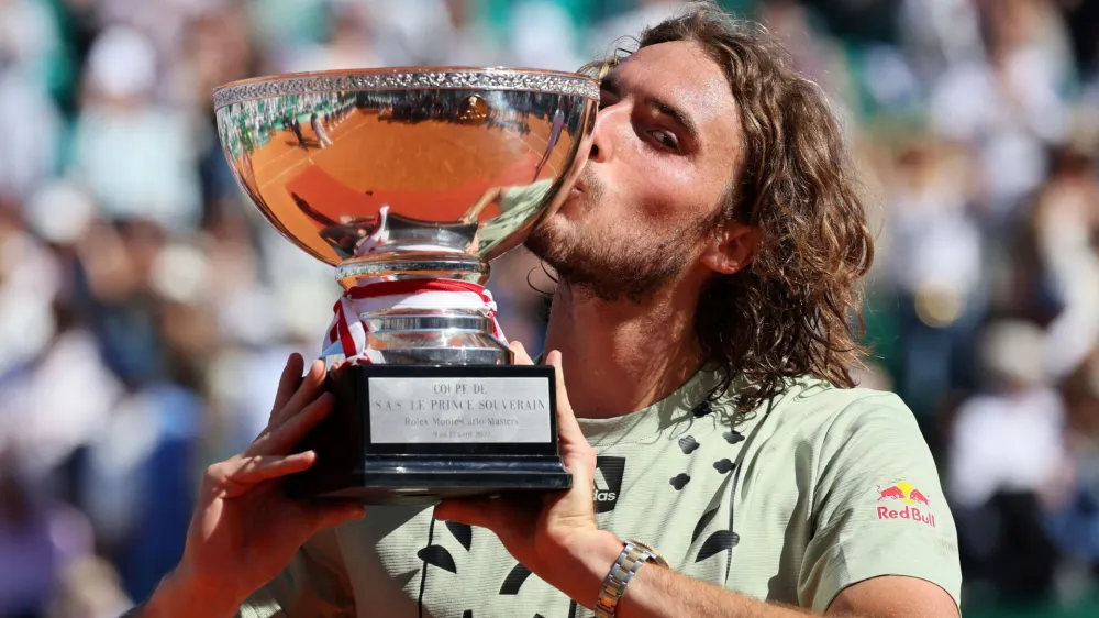 Tennis - ATP Masters 1000 - Monte Carlo Masters - Monte-Carlo Country Club, Roquebrune-Cap-Martin, France - April 17, 2022 Greece's Stefanos Tsitsipas celebrates, kissing the trophy after winning the final match against Spain's Alejandro Davidovich Fokina REUTERS/Denis Balibouse   TPX IMAGES OF THE DAY