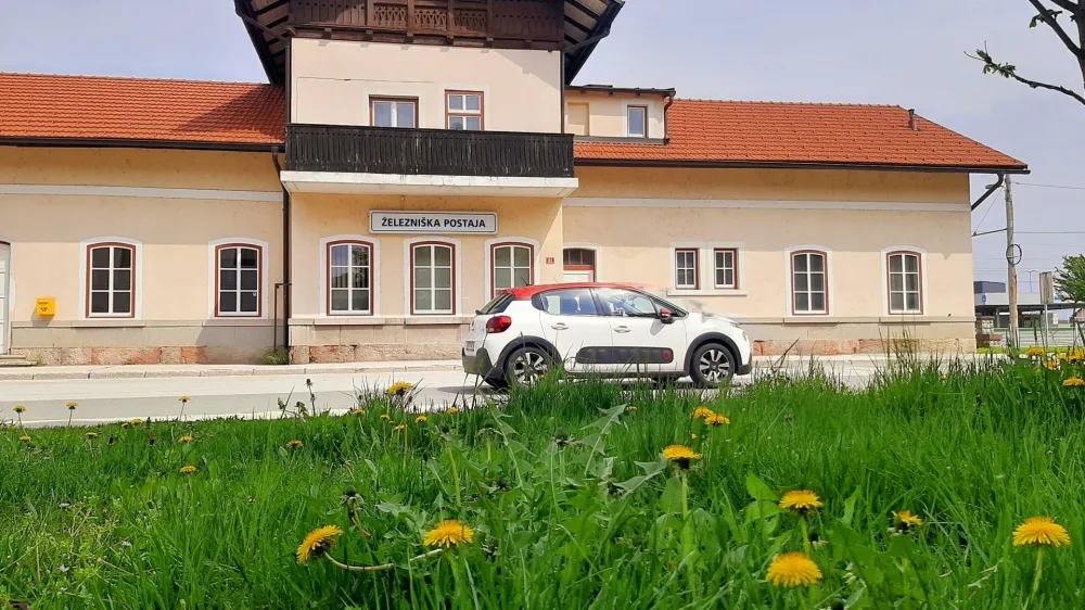 Načrtovani poteki nove železniške trase v Škofji Loki so se od prvih predstavitev pred leti že večkrat spremenili.