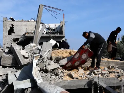 Palestinians salvage belongings from among the rubble of buildings, which were damaged in an Israeli strike during Israel-Gaza fighting, after a ceasefire was agreed between Palestinian factions and Israel, in Deir Al-Balah, central Gaza Strip May 14, 2023. REUTERS/Ibraheem Abu Mustafa