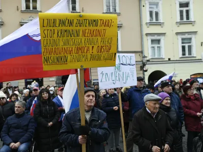  - 27.02.2023 – Piratska stranka Slovenije - protestna akcija pred Mestno hišo Mestne občine Ljubljana - naziv akcije "Protestna čajanka proti uničevanju ljubljanskega zdravstva". Protest Pirati -//FOTO: Nik Erik Neubauer