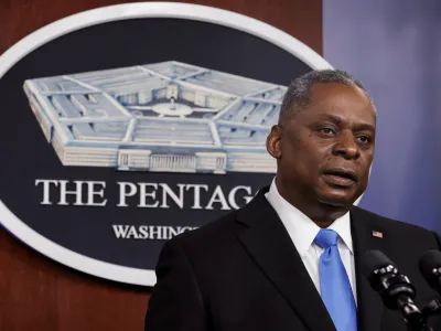 ﻿U.S. Defense Secretary Lloyd Austin speaks to Defense Department personnel during a visit by U.S. President Joe Biden at the Pentagon in Arlington, Virginia, U.S., February 10, 2021. REUTERS/Carlos Barria