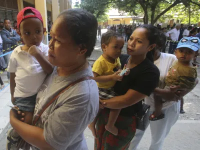 People queue up to give their votes during the parliamentary election, at a polling station in Dili, East Timor, Sunday, May 21, 2023. East Timor on Sunday held its fifth parliamentary election since gaining its independence in 2002. (AP Photo/Lorenio L.Pereira)
