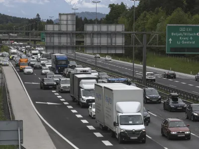 - 18.05.2023 – Ljubljanska obvoznica – prometni zastoj zaradi praznika Jezusovega vnebohod v nekaterih državah //FOTO: Luka Cjuha