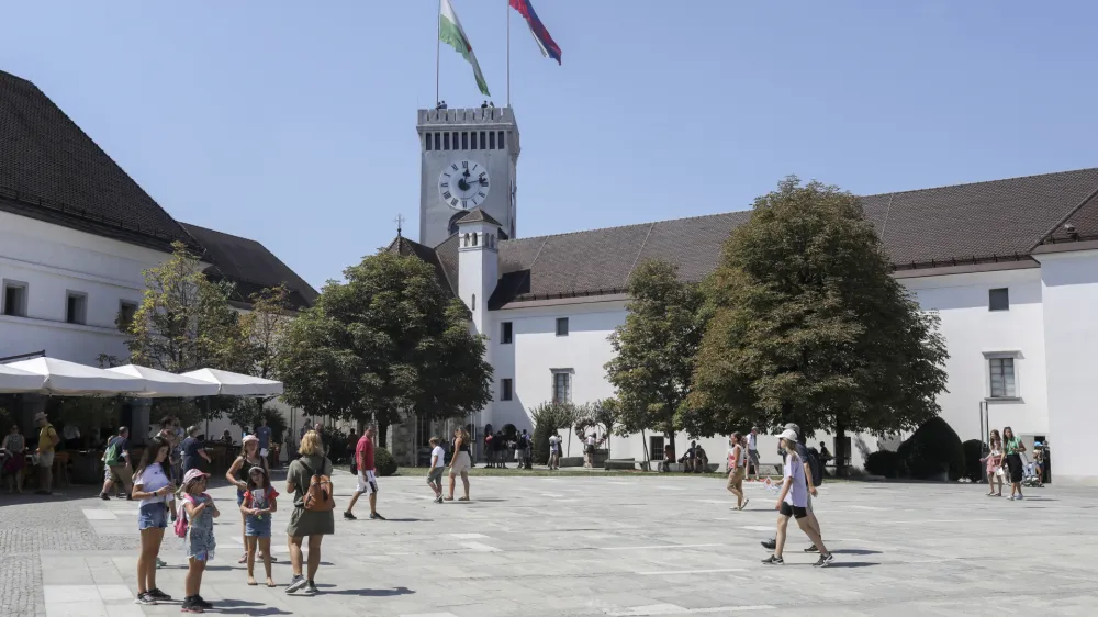 - Ljubljanski grad  - 09.08.2022 – Instagram točke v Ljubljani – turisti - //FOTO: Jaka Gasar