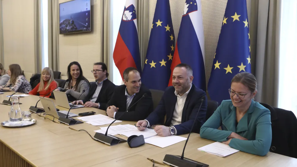 Vlada je imenovala tudi nove pogajalske skupine za posamezne stebre in njihovo strokovno vodstvo. Namesto ministra za zdravje naj bi vodenje pogajalske skupine za zdravstveni steber prevzel Mirko Stopar. Foto: Luka Cjuha 