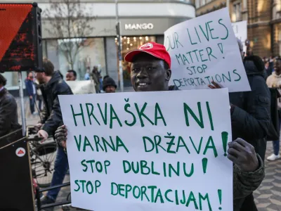 transparent HRVAŠKA NI VARNA DRŽAVA - STOP DUBLINU - STOP DEPORTACIJAM<br><br>- 28.03.2023 – protest v Ljubljani - protestni shod proti diskriminatornim ukrepom, povezanim z zakonom o tujcih, in težavam, s katerimi se srečujejo prosilci za azil, ki ga pripravljajo nekatere civilnodružbene organizacije, sindikati in prosilci za azil;<br><br> <br><br>//FOTO: Bojan Velikonja<br><br>