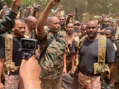 Sudan's General Abdel Fattah al-Burhan stands among troops,in an unknown location, in this picture released on May 30, 2023. Sudanese Armed Forces/Handout via REUTERS  THIS IMAGE HAS BEEN SUPPLIED BY A THIRD PARTY. MANDATORY CREDIT