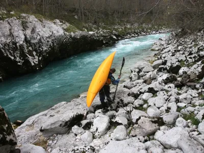 reka Soča - kajak- Dolina Soče - ivljenje ob Soči -    ///FOTO: Toma SkaleOPOMBA: ZA OBJAVO V PRILOGI  DNEVNIKOV OBJEKTIV - REPORTAA