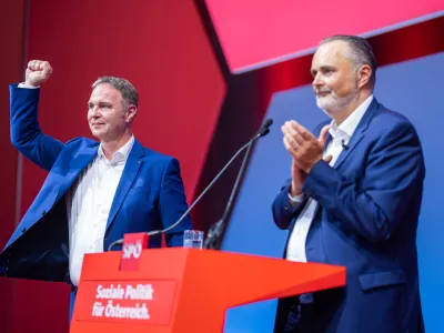 05 June 2023, Austria, Eisenstadt: Governor of Burgenland Hans Peter Doskozil (R) and Mayor of Traiskirchen Andreas Babler attend a press conference on the election results. There were red faces in Vienna on Monday as Austria's Social Democratic Party (SPOe) revealed that Doskozil in a party vote for chairman at the weekend had actually come second after Babler. Photo: Georg Hochmuth/APA/dpa