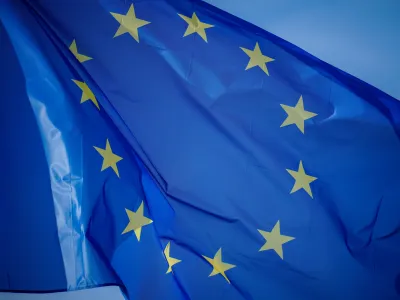 FILED - 10 March 2022, France, Versailles: The flag of the European Union flies outside the chateau in Versailles. The European Union's main development fund with a budget of ·79.5 billion (.9 billion) for the years 2021 until 2027 has "deficiencies" in allocating funds and monitoring impacts, an audit published on Wednesday said. Photo: Kay Nietfeld/dpa