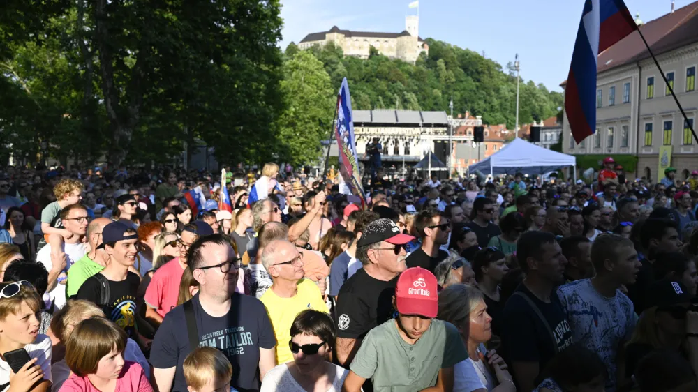  - 26.06.2023 - novinarska konferenca slovenskega kolesarja Primoža Rogliča po zmagi na dirki po Italiji - sprejem za Rogliča na Kongresnem trgu po zmagi na italijanskem Giru //FOTO: Nik Erik Neubauer