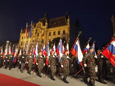 - Dan državnosti 2012 - osrednja slovesnost  - praporščaki  //FOTO: Luka Cjuha