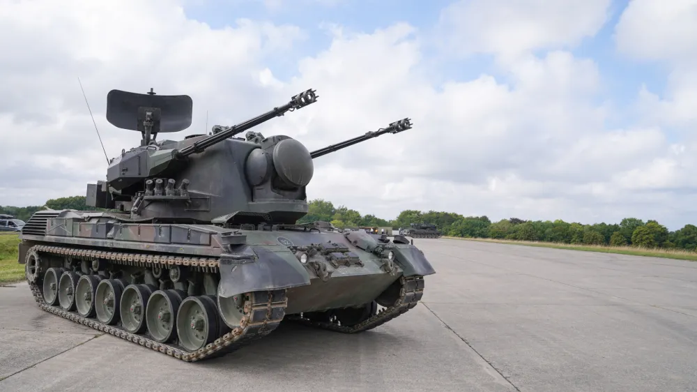 FILED - 25 August 2022, Schleswig-Holstein, Putlos: A Gepard anti-aircraft gun tank stands at the Putlos military training area in Schleswig-Holstein. Germany intends to provide Ukraine with 45 more Gepard, or Cheetah, anti-aircraft tanks by the end of the year in its defensive struggle against Russia. Photo: Marcus Brandt/dpa