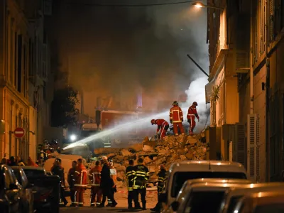 09 April 2023, France, Marseille: Rescue workers work at the site of a collapsed building in the southern French port city of Marseille. Photo: Nicolas Tucat/AFP/dpa