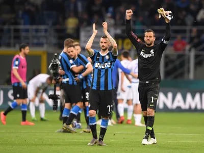 ﻿Soccer Football - Serie A - Inter Milan v Empoli - San Siro, Milan, Italy - May 26, 2019  Inter Milan's Samir Handanovic and Marcelo Brozovic celebrate after the match as Empoli players look dejected as they are relegated from Serie A  REUTERS/Alberto Lingria