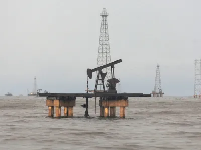 FILE PHOTO: An oil rig is seen on Lake Maracaibo, in Cabimas, Venezuela October 14, 2022. REUTERS/Issac Urrutia/File Photo