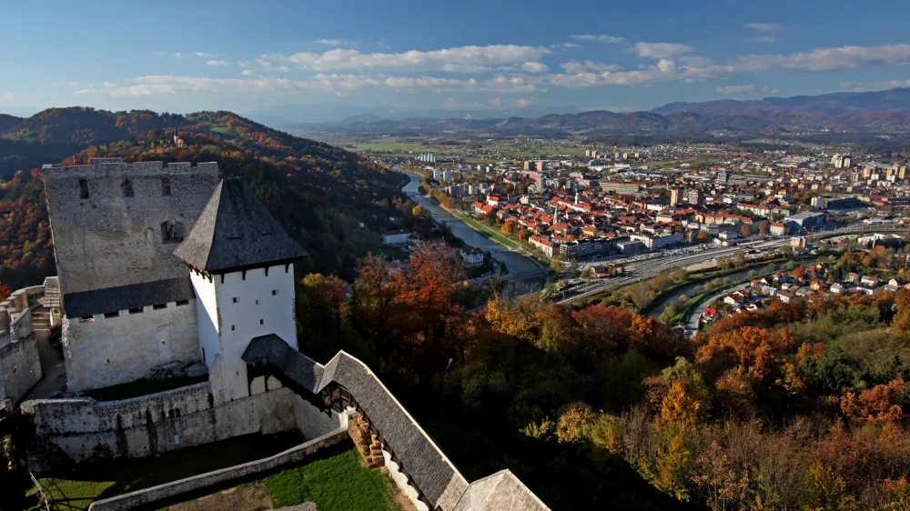 stari Celjski grad,- CELJE 2010 - tretje največje slovensko mesto - /FOTO: Matej PovšeOPOMBA: ZA OBJAVO V PRILOGI – DNEVNIKOV OBJEKTIV - REPORTAŽA