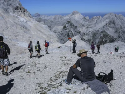 - 29.08.2015 - simbolična fotografija - Julijske Alpe, planinci     ///FOTO: Jaka Gasar