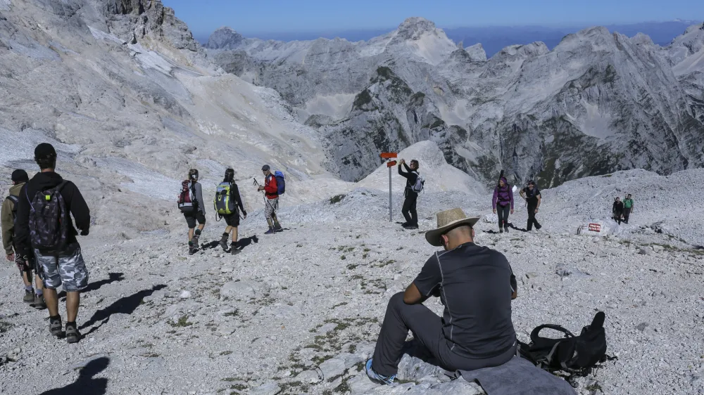 - 29.08.2015 - simbolična fotografija - Julijske Alpe, planinci     ///FOTO: Jaka Gasar