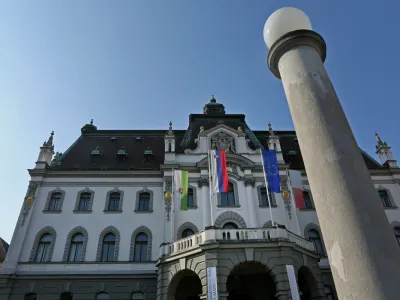 ﻿Sisteme in podatke univerza sicer obnavlja že od prejšnje sobote, večina podatkov naj bi že bila obnovljena, a so medtem zaznali, da je zelo verjetno prišlo tudi do delnega odtekanja osebnih podatkov izven okolja univerze. 