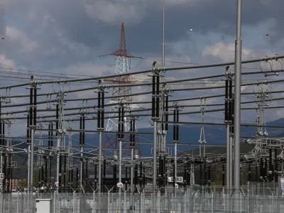 - Energetika, elektrika, samoskrba, daljnovod — 19.04.2023 – Nuklearna elektrarna Krško (NEK), edina slovenska jedrska elektrarna, ki deluje od leta 1983 //FOTO: Bojan Velikonja