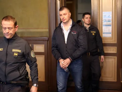 Velibor Lipovac (na sliki) je priprt pri nas, njegov brat dvojček pa prestaja štiriletno zaporno kazen v Avstriji. 