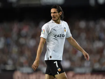 FILE PHOTO: Soccer Football - LaLiga - Valencia v Barcelona - Mestalla, Valencia, Spain - October 29, 2022 Valencia's Edinson Cavani REUTERS/Pablo Morano