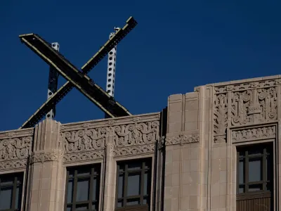 FILE PHOTO: 'X' logo is seen on the top of the headquarters of the messaging platform X, formerly known as Twitter, in downtown San Francisco, California, U.S., July 30, 2023. REUTERS/Carlos Barria/File Photo