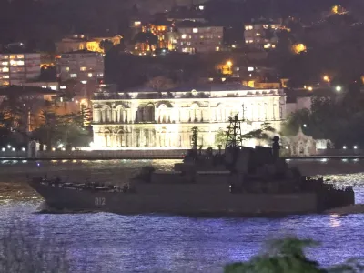 FILE PHOTO: The Russian Navy's large landing ship Olenegorsky Gornyak sets sail in the Bosphorus, on its way to the Black Sea, in Istanbul, Turkey February 9, 2022. REUTERS/Murad Sezer/File Photo